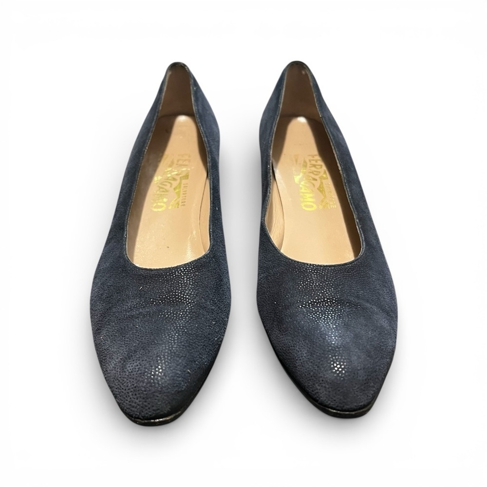 Vintage Salvatore Ferragamo Navy Blue Pebbled Suede Kitten Heels 9.54A Retro 90s